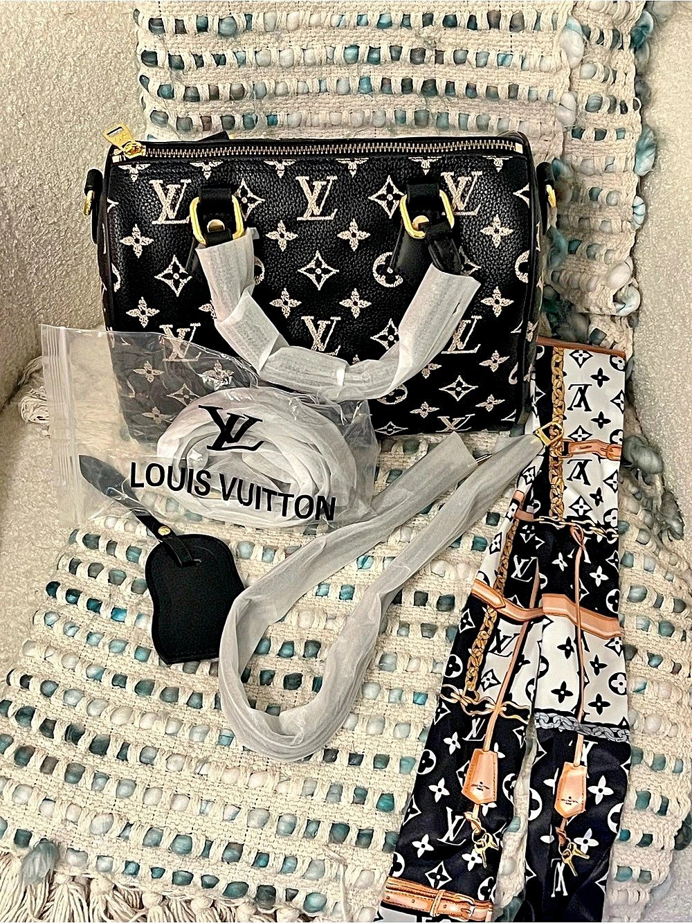 INSPIRED BY 25mm Monogram Shoulder Bag in Black & White. PLEASE NOTE INSPIRED - Picture 3 of 9